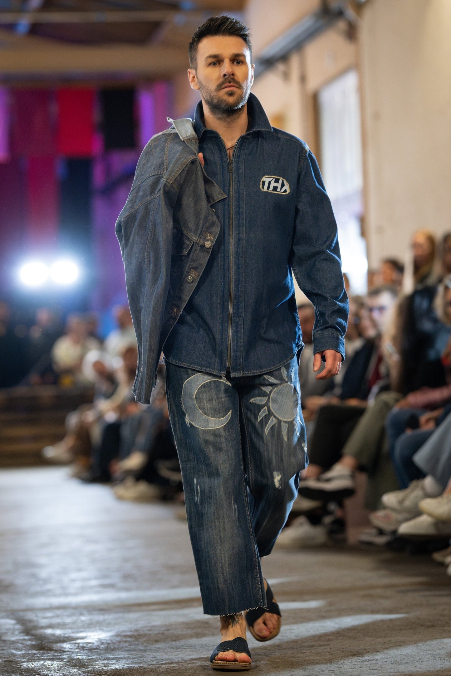 Upcycling Around the World Zip-Jeanshemd Blau M