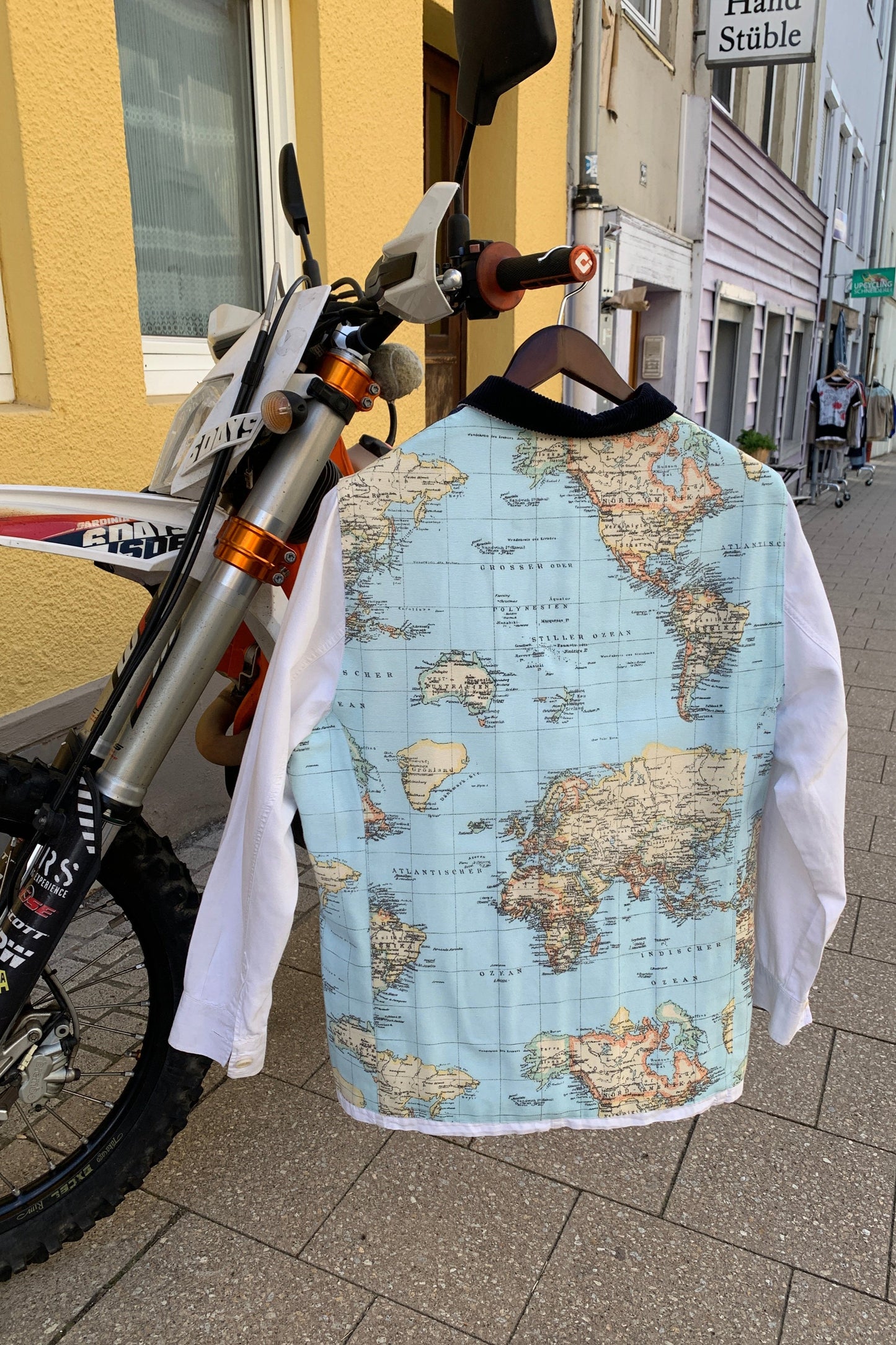 Upcycling Around the World 3Face Jacke Blau Weiß M