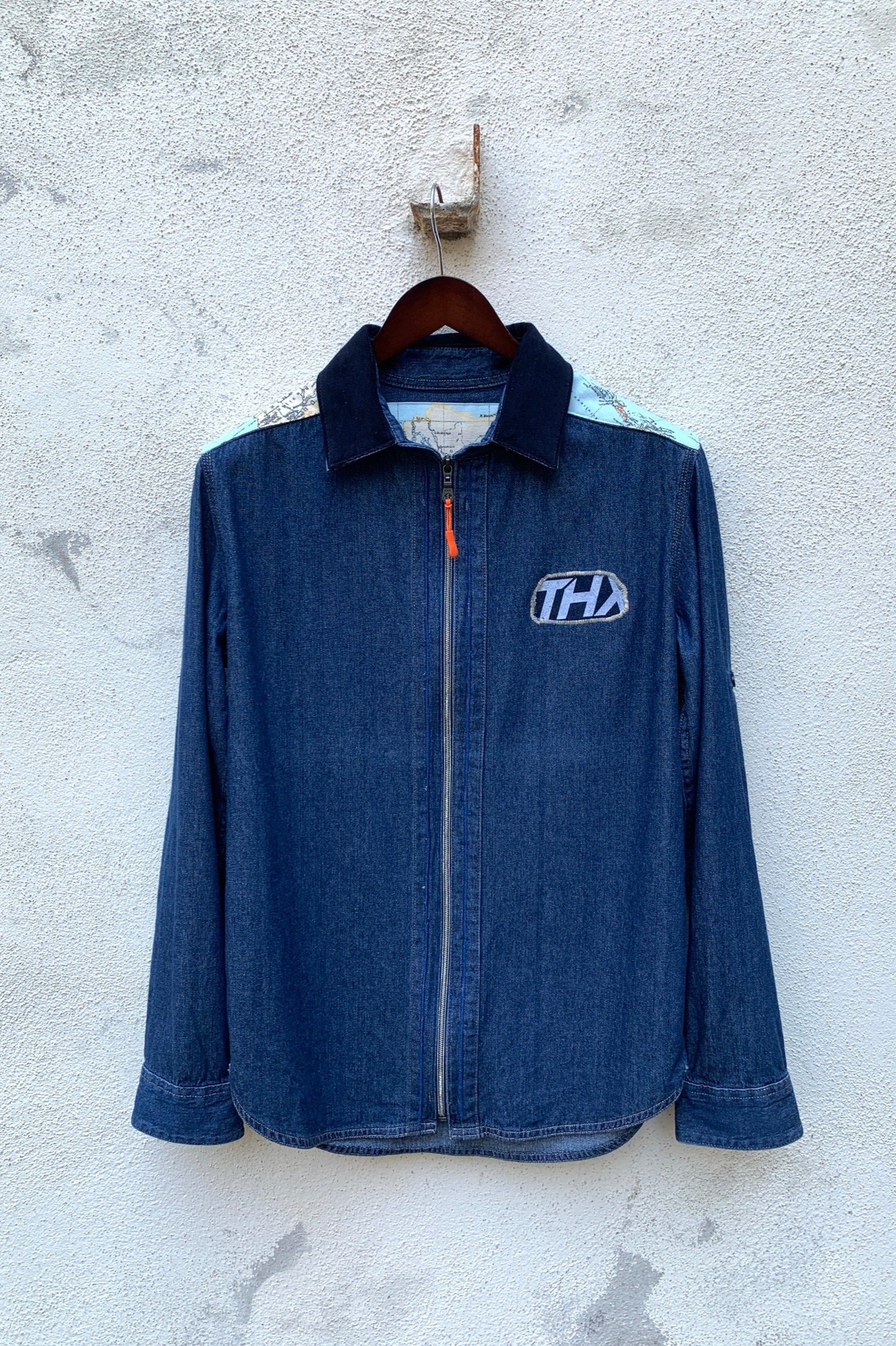 Upcycling Around the World Zip-Jeanshemd Blau M