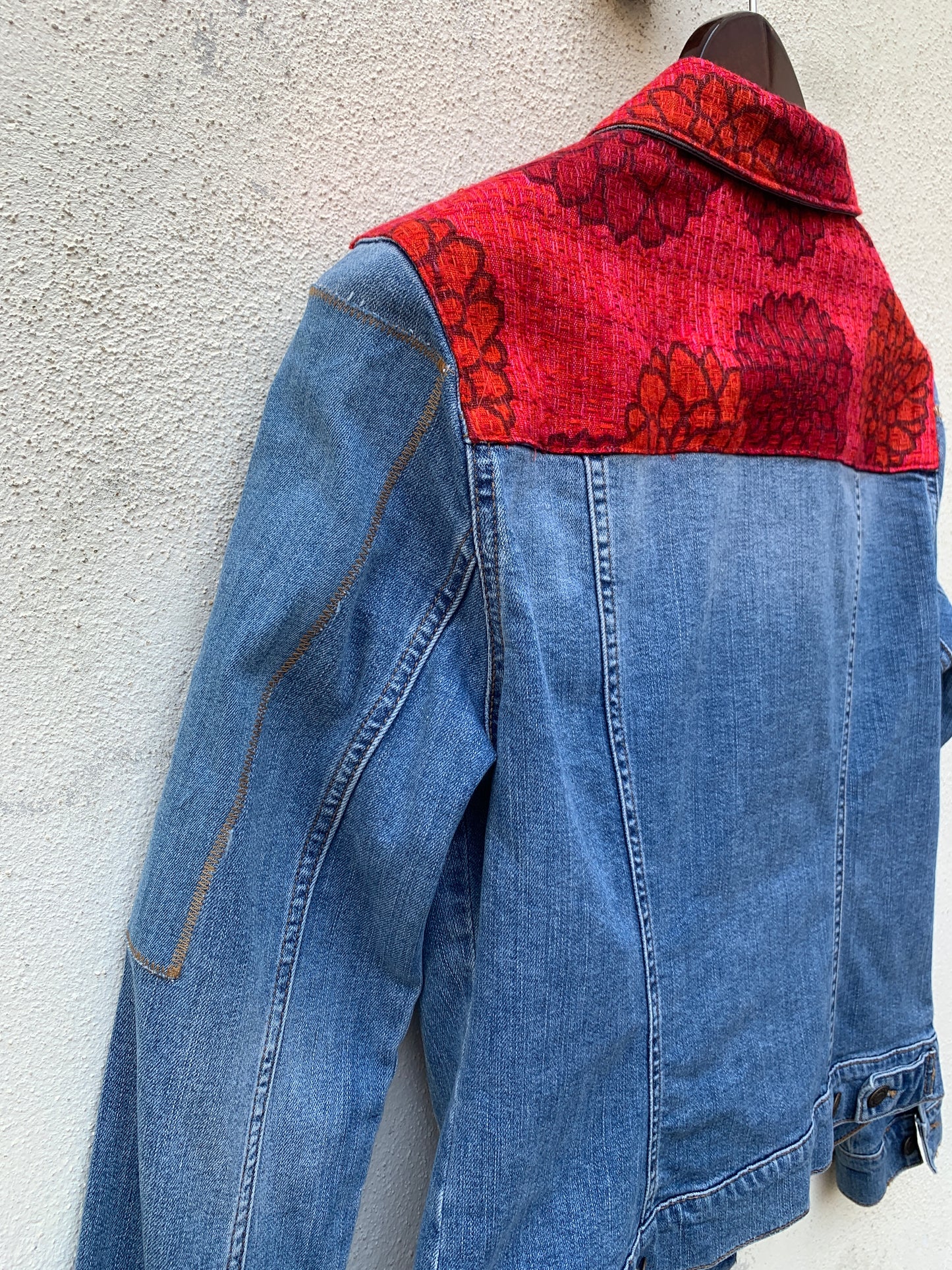 Upcycling Flower-Power Jeansjacke Blau M